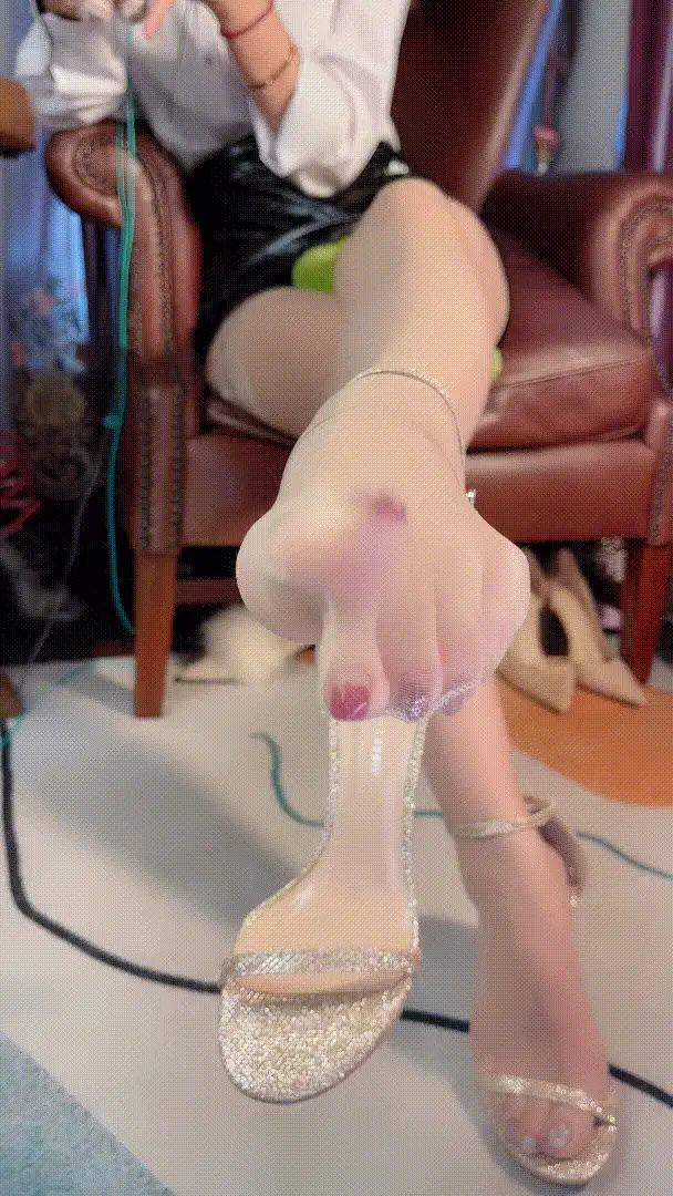 足控！贴屏暴击 美脚天花板绿帽脚淫语调教预览图06
