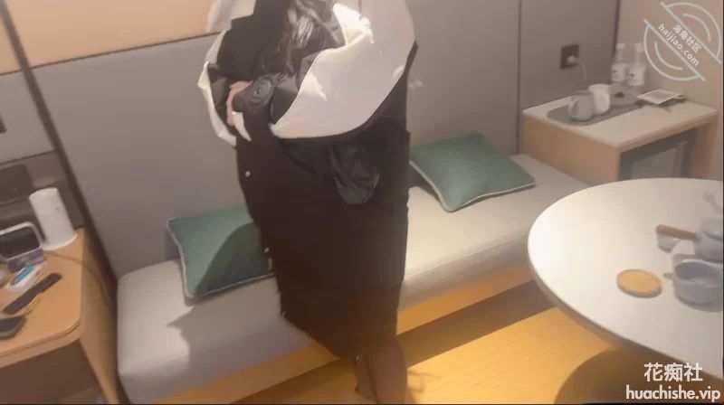 丰乳肥臀的姐姐1.20妹妹第一次给我口交预览图04