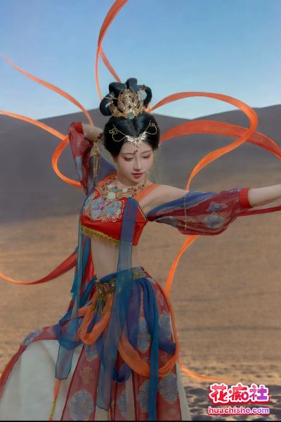 福利姬Coser【年年Nnian】飞天网红套图 漏点预览图02