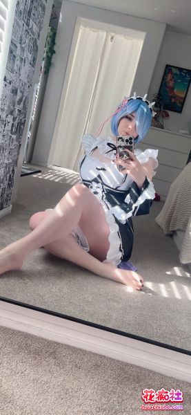 onlyfans【kemlewds】外网大奶粉鲍coser 自慰啪啪预览图05