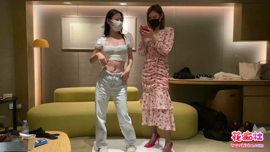 有钱能使女开腿猎杀外围女神【斯文禽兽】3P调教预览图03