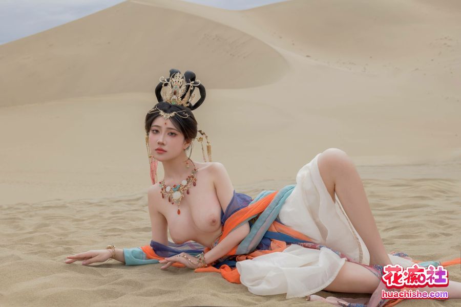福利姬Coser【年年Nnian】飞天网红套图 漏点预览图06