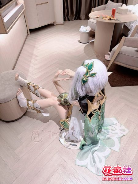 极品白虎萝莉 kitty不吃鱼 一字马被调教预览图16