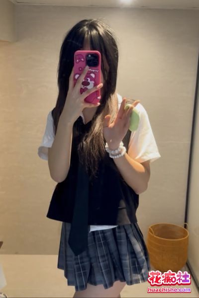 露脸了 新人萝莉舞姬 讨厌小鱼干 裸舞预览图02