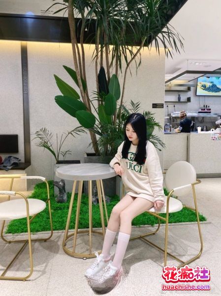 抖音300万粉丝网红 天降之雯 大尺度私拍泄密预览图01