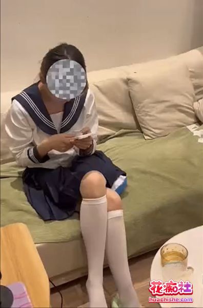 海角乱伦 和妹妹同居的生活 合集预览图07