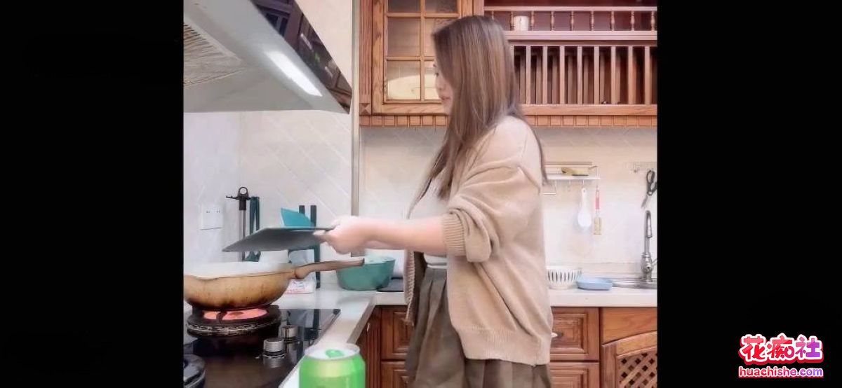 海角乱伦 丰乳肥臀的姐姐 视频合集预览图09