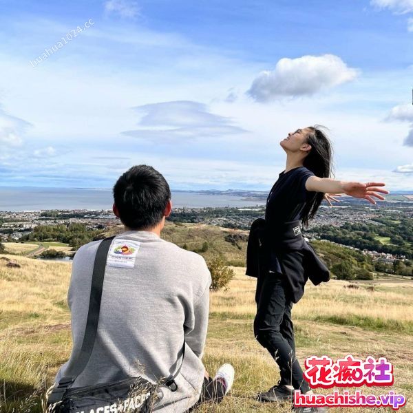 极品眼镜反差婊eskyperry 大尺度泄密预览图06