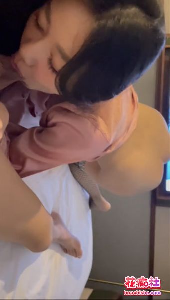 完美露脸 大叔酒店约炮美女同事各种姿势操预览图02