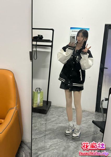 泄密流出❤️网络招聘模特套路05年高校美女预览图04