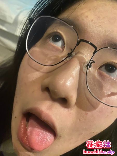 泄密私拍 骚婊眼镜教师喝主人圣水预览图02