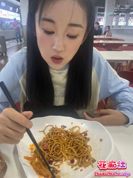 选择泄密流出❤️篮球场泡到个清纯大一新生 26v243m 泄密流出❤️篮球场泡到个清纯大一新生预览图05