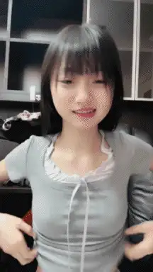 两萝莉对比 童颜巨乳自慰+贫乳萝莉裸舞预览图02