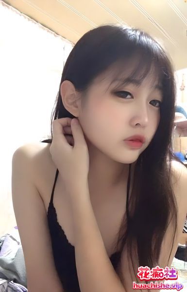外网大神忽悠小美女脱光发骚自慰 合集预览图03