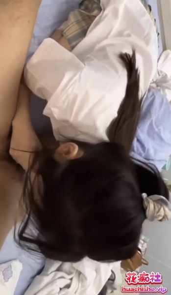 漂亮JK美眉在家被大鸡吧无套输出内射预览图01