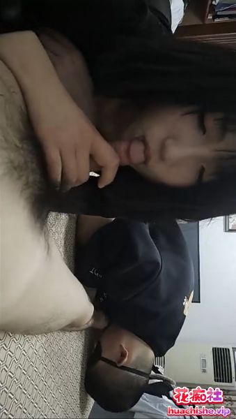 考试没考好 短发呆萌学生妹被俩小青年带回家啪啪预览图02