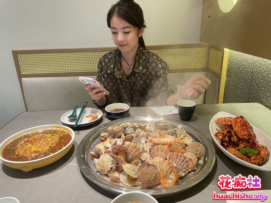 泄密 准新娘薛X被未婚夫婚床上爆操 浓精颜射 7v2.38g