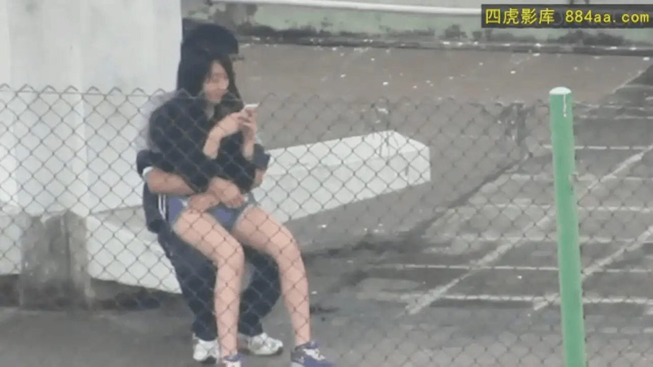 极品奇葩稀缺！大开眼界！各种直播走光露天小视频预览图06