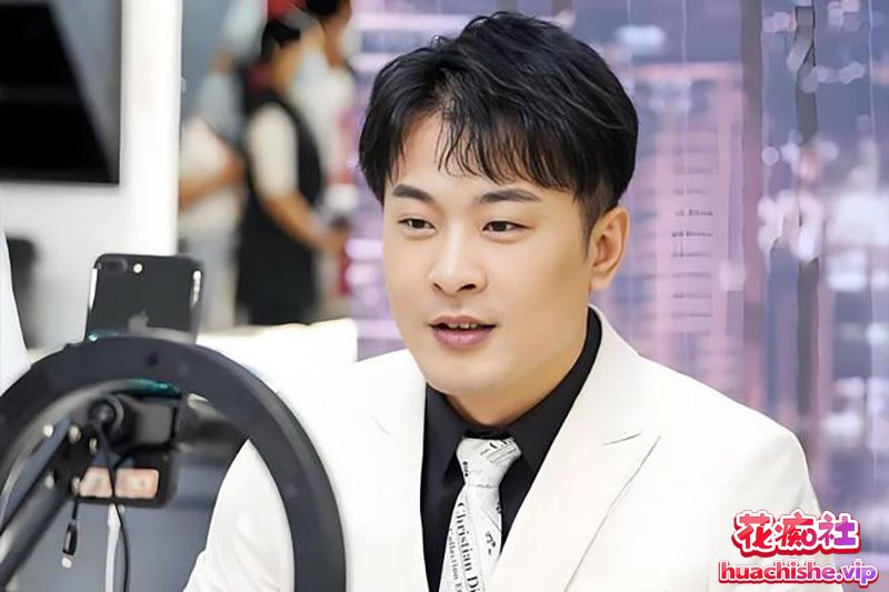 顶流男网红 辛巴 再陷风波 被带走调查后紧急跑路香港 曾在杭州嫖娼视频预览图05