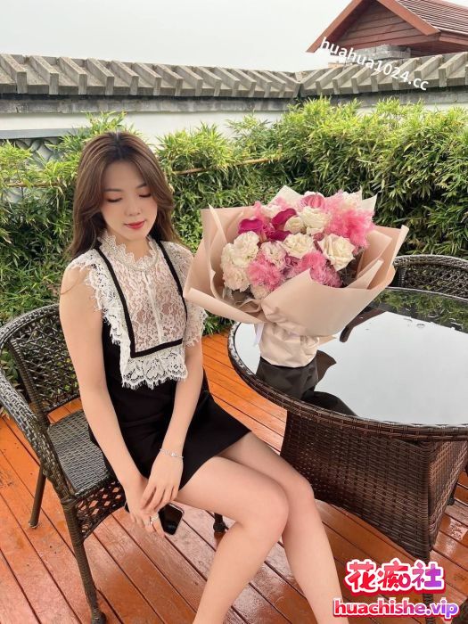 美女同事被大佬各种玩弄调教预览图05