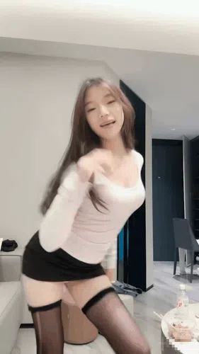 巴拉小妹 超清纯美女校花下海三点裸舞预览图01