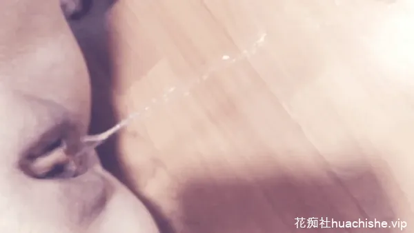 雪糕酱 三寸萝莉闺蜜大尺度潮吹喷水预览图04