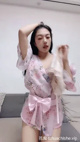 纯美少妇 南方的表妹 自慰直播预览图02