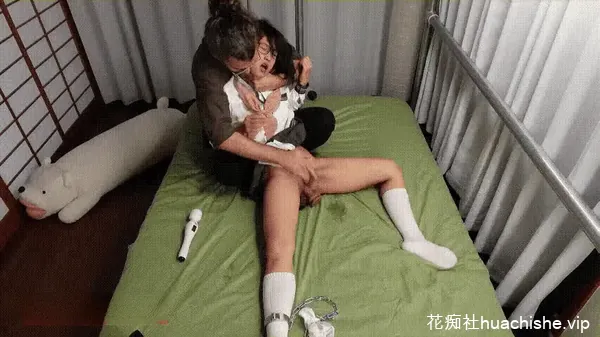 禽兽欧美老头草亚裔萝莉FlameHEL 极品SM性爱大片被操哭预览图07