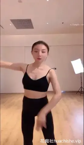 健身美少女 可可奶蛋 户外露出一字马自慰直播预览图14