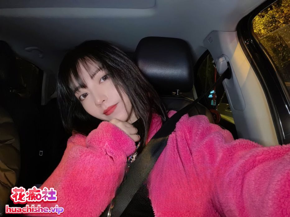 极品巨乳女神WisdomZ酒月调教自拍预览图17