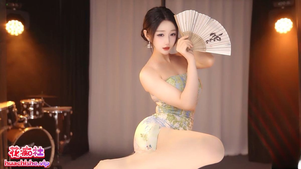 虎牙舞蹈女神【坏空空】25年8月9月热舞预览图20