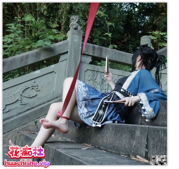 抖音擦边福利姬 小羊蛋卷 白丝足控足交预览图12