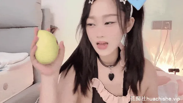 骚货主播yueyue2003 皮眼里塞各种道具直播预览图06
