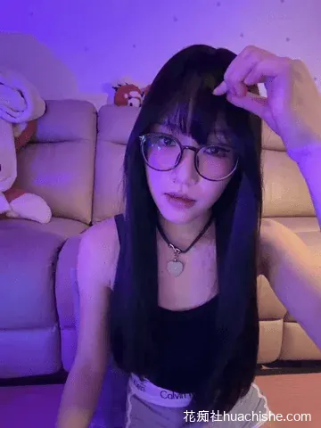 新晋主播youyo333 情趣黑丝诱惑自慰阿黑颜合集 150v56.7G