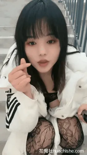 葡萄熟透了 户外露出裸奔反差合集预览图06