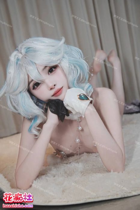 福利姬Coser 饼饼大王 裸舞自慰作品合集 136v6.6G