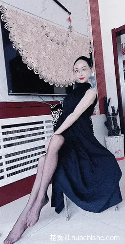 70后美妈妈 黑丝旗袍勾引儿子口爆吞精乱伦预览图04